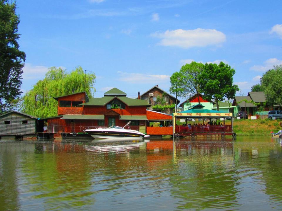 Danube Fairy Villa Futog Eksteriør billede